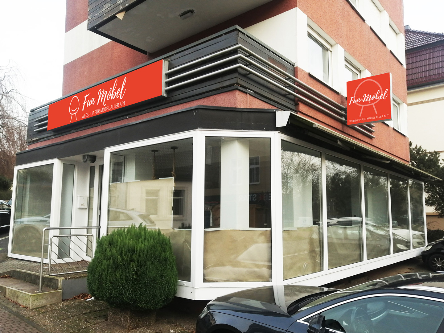 Fun Möbel, Beschilderung